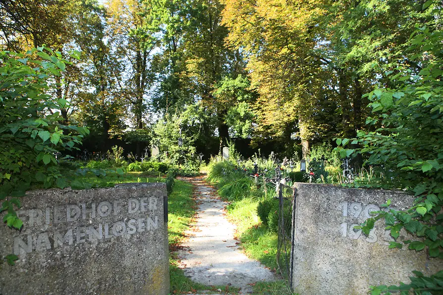 Eingang zum Friedhof der Namenlosen