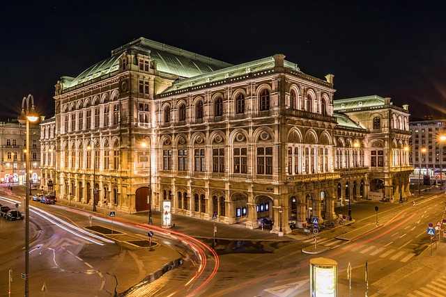 Wiener Staatsoper bei Nacht